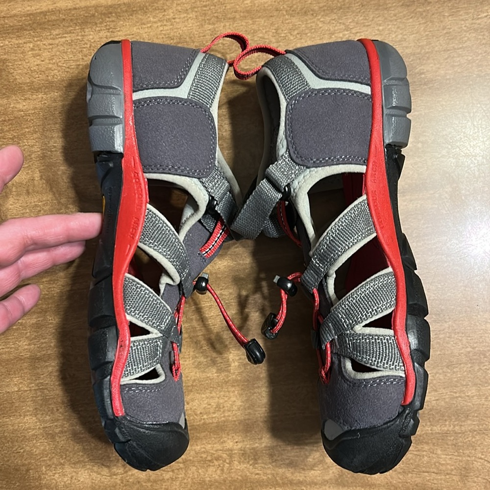KEEN Seacamp II CNX Water Sandals Gray Red Kids US 5 EU 37 Hiking Shoes
G - Picture 10 of 17
